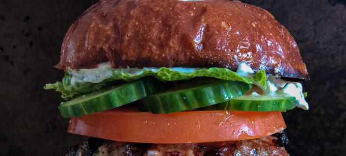 Burger salade grecque et agneau